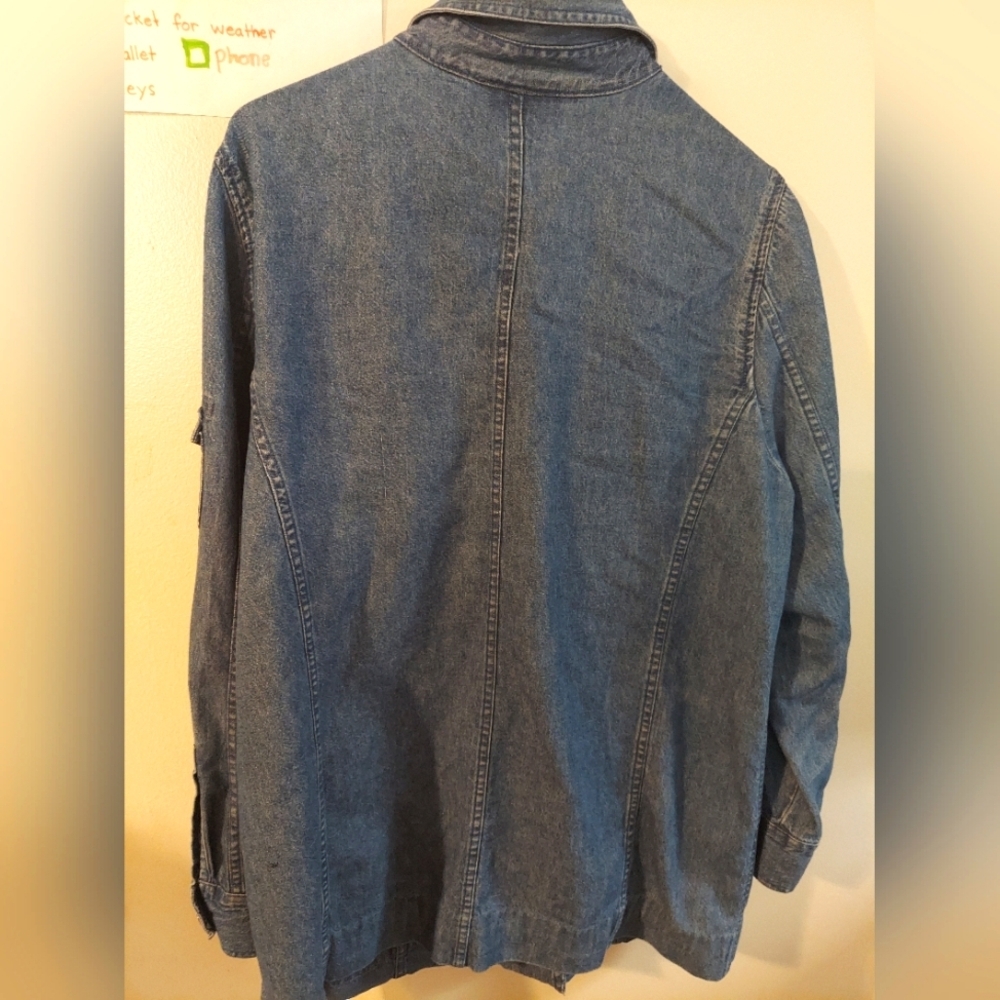 Denim 24/7 EUC Jean Jacket. 3 Utility pockets. Super soft! - Picture 6 of 8